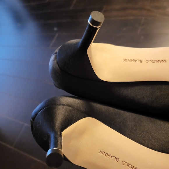 Manolo Blahnik Hangisi 50 heel in size 36.5. - Picture 6 of 8